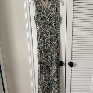Elegant Green Leaf Print Maxi Dress